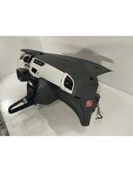 Recambio de salpicadero para citroën c3 1.4 hdi referencia OEM IAM   