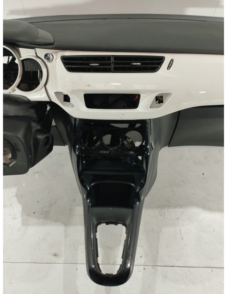 Recambio de salpicadero para citroën c3 1.4 hdi referencia OEM IAM   