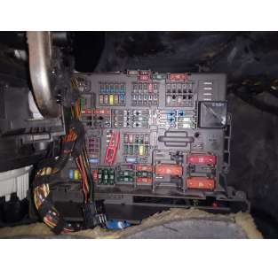 CAJA RELES / FUSIBLES BMW...