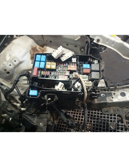 Recambio de caja reles / fusibles para toyota prius+ eco referencia OEM IAM 8274147020  
