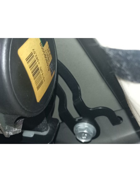 Recambio de cinturon seguridad trasero central para toyota verso comfort referencia OEM IAM 610309000B  
