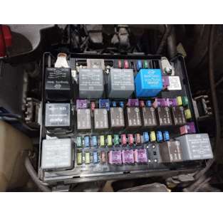 CAJA RELES / FUSIBLES...