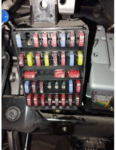 CAJA RELES / FUSIBLES SSANGYONG...