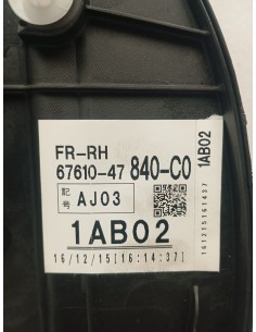 Recambio de guarnecido puerta delantera derecha para toyota prius+ eco referencia OEM IAM 6761047840C0   2