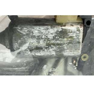 ELEVALUNAS DELANTERO...