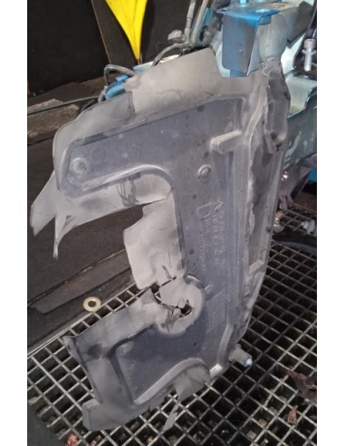 Recambio de plastico para citroën c3 1.4 hdi referencia OEM IAM 9683816580  