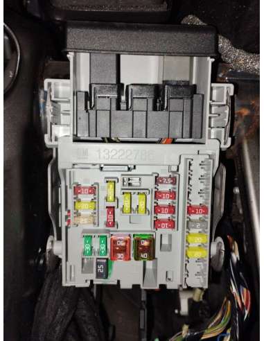 CAJA RELES / FUSIBLES OPEL INSIGNIA...