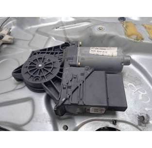 ELEVALUNAS TRASERO DERECHO...