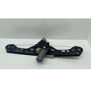 ELEVALUNAS TRASERO DERECHO...