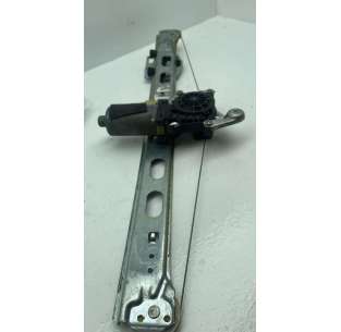 ELEVALUNAS TRASERO DERECHO...