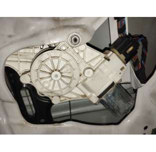 ELEVALUNAS DELANTERO...