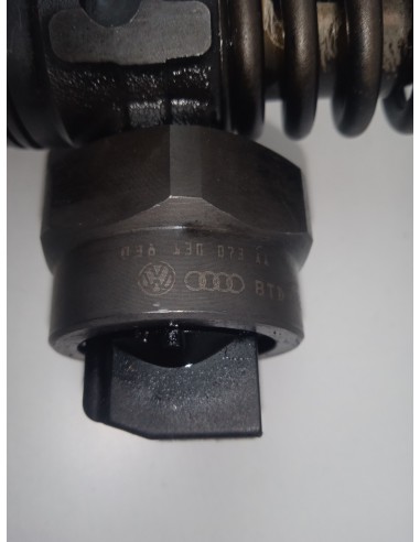 Recambio de inyector para volkswagen passat berlina (3b3) trendline referencia OEM IAM 038130073AA  