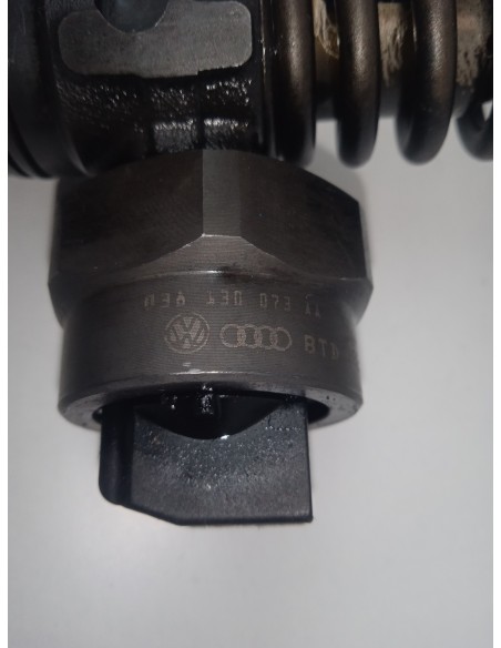 Recambio de inyector para volkswagen passat berlina (3b3) trendline referencia OEM IAM 038130073AA  