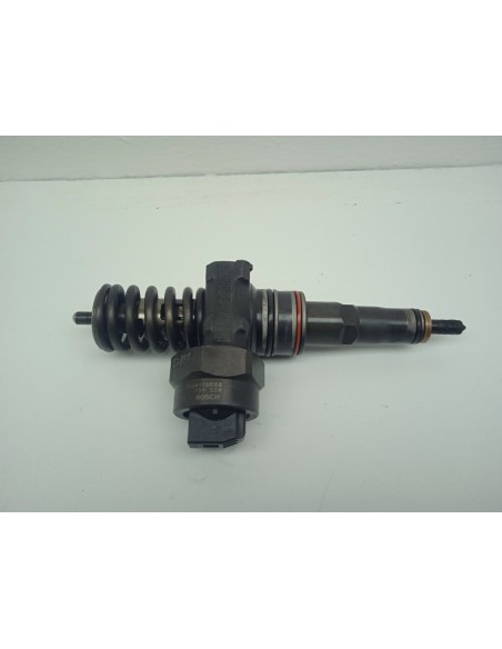 Recambio de inyector para volkswagen passat berlina (3b3) trendline referencia OEM IAM 038130073AA  