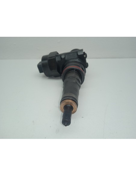 Recambio de inyector para volkswagen passat berlina (3b3) trendline referencia OEM IAM 038130073AA  