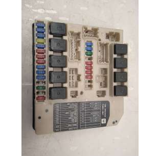 CAJA RELES / FUSIBLES...