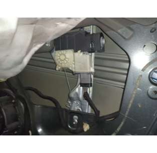 ELEVALUNAS TRASERO DERECHO...