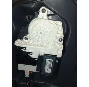 ELEVALUNAS TRASERO DERECHO...