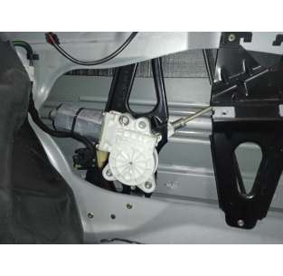 ELEVALUNAS DELANTERO...