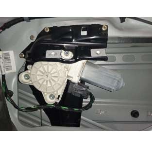 ELEVALUNAS TRASERO DERECHO...