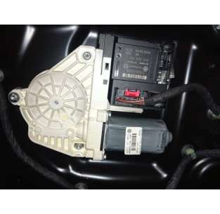 ELEVALUNAS DELANTERO...