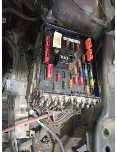 CAJA RELES / FUSIBLES VOLKSWAGEN...