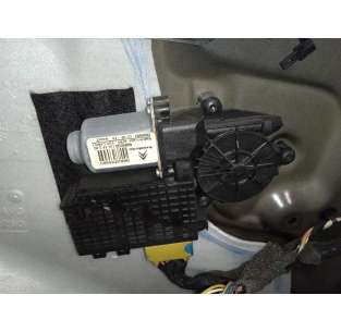 ELEVALUNAS DELANTERO...