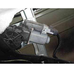 ELEVALUNAS TRASERO DERECHO...