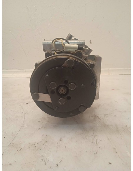 Recambio de compresor aire acondicionado para renault clio iii 1.2 referencia OEM IAM 8200037058  