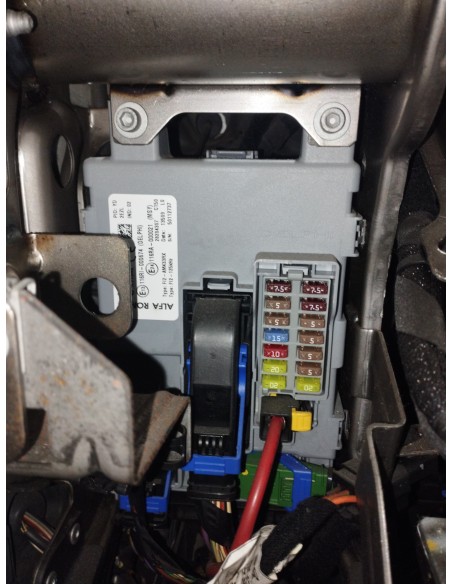 Recambio de caja reles / fusibles para alfa romeo mito (145) junior referencia OEM IAM 505167040  