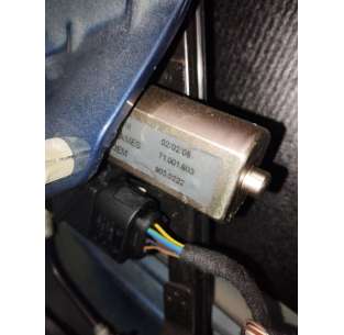 ELEVALUNAS TRASERO DERECHO...