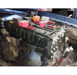 CAJA RELES / FUSIBLES AUDI... 2