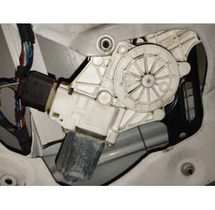 ELEVALUNAS DELANTERO...