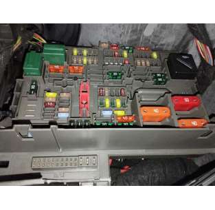 CAJA RELES / FUSIBLES BMW...