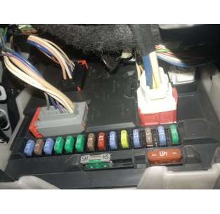 CAJA RELES / FUSIBLES...