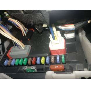 CAJA RELES / FUSIBLES... 2