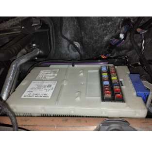 CAJA RELES / FUSIBLES FORD...