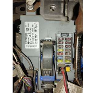 CAJA RELES / FUSIBLES...