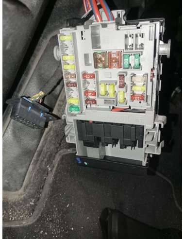 CAJA RELES / FUSIBLES OPEL ASTRA J...