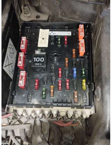 CAJA RELES / FUSIBLES VOLKSWAGEN...