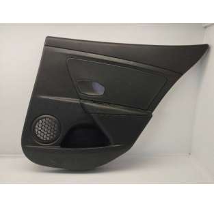 GUARNECIDO PUERTA TRASERA...