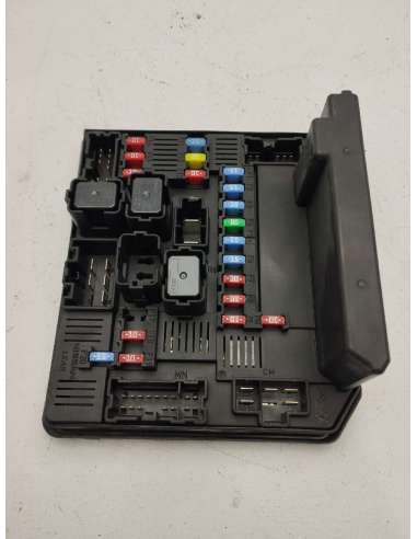 CAJA RELES / FUSIBLES NISSAN QASHQAI...