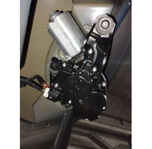 MOTOR LIMPIA TRASERO NISSAN...