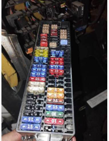 CAJA RELES / FUSIBLES SKODA FABIA...