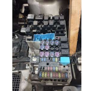 CAJA RELES / FUSIBLES MAZDA...