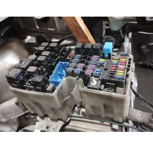 CAJA RELES / FUSIBLES MAZDA... 2