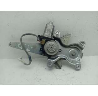 ELEVALUNAS TRASERO DERECHO...