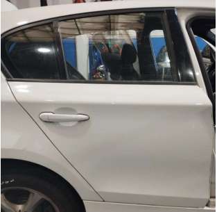 PUERTA TRASERA DERECHA BMW...