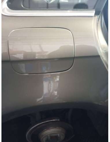 TAPA EXTERIOR COMBUSTIBLE AUDI A4...