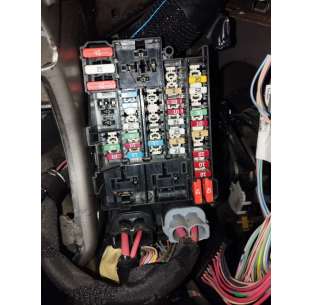 CAJA RELES / FUSIBLES...